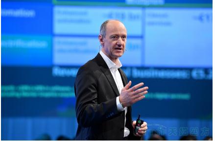 �����ӽ�һ��������ҵ���ֻ����򸨵�ְλ