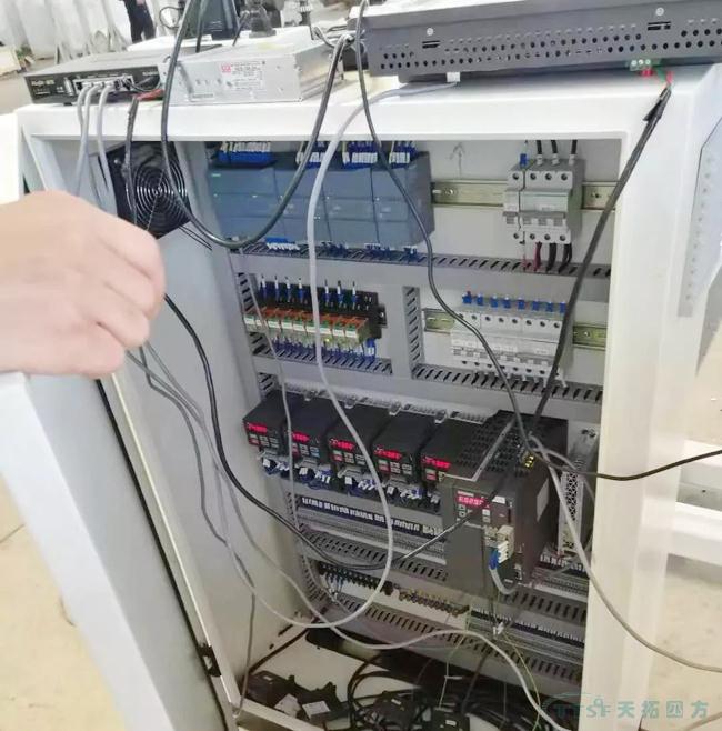 SINAMICS V90 �ڲ�ѹ���е�����